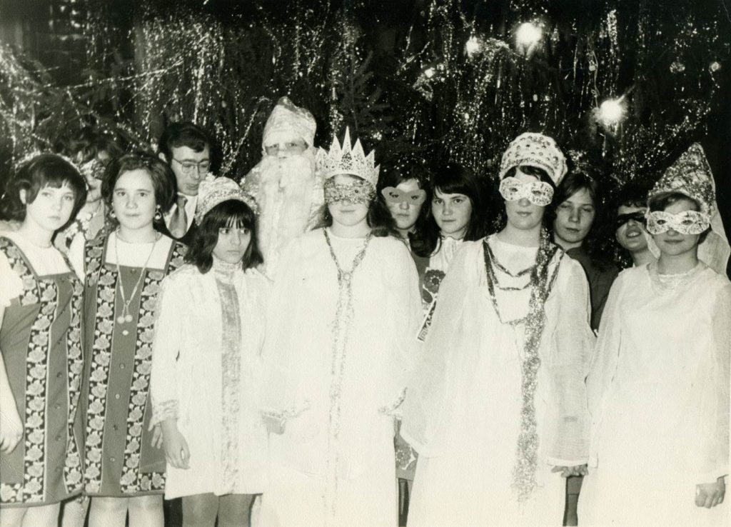 Новогодний бал-маскарад в училище. Декабрь 1980 г. Фото из архива колледжа.